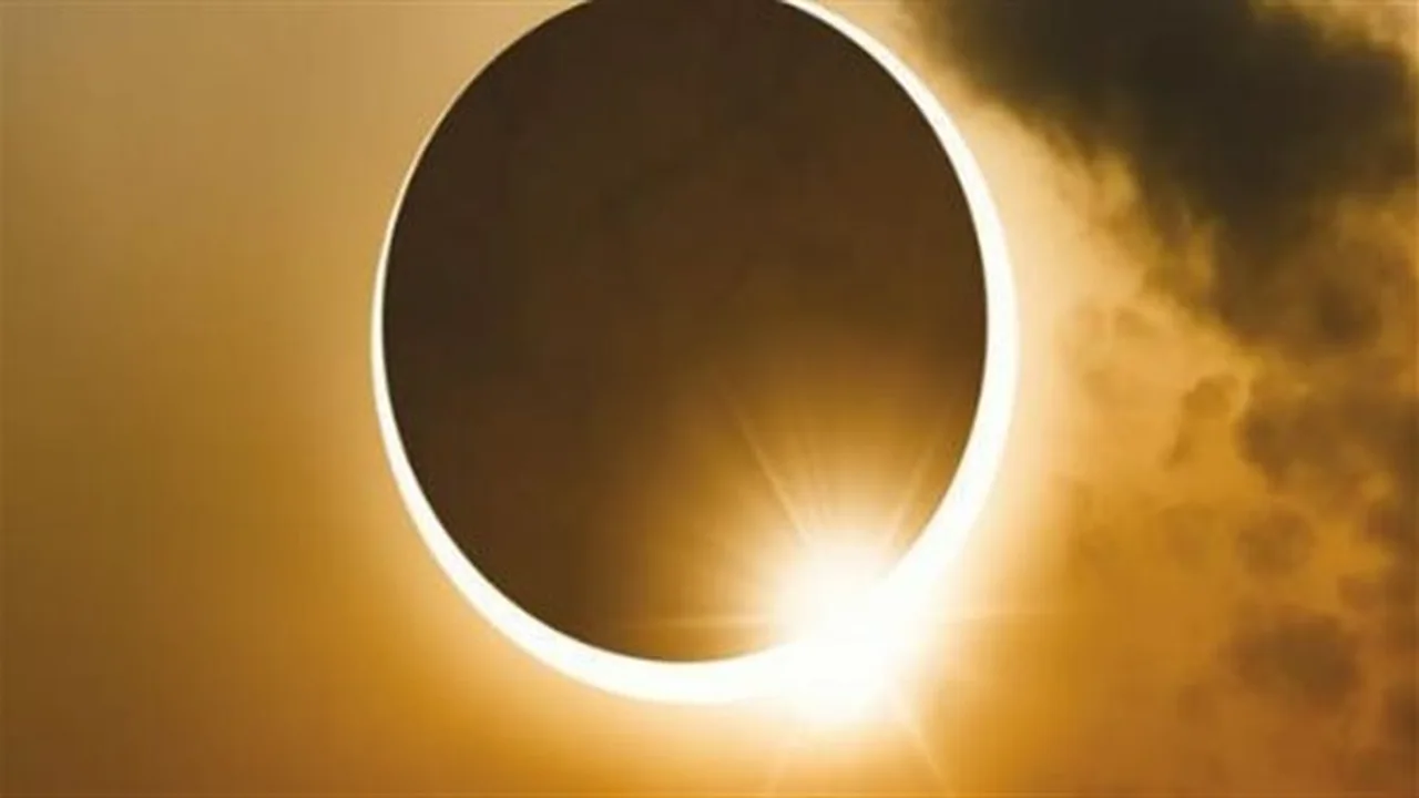 رصد الظاهرة.. مواعيد مشاهدة خسوف القمر الجزئي في الوطن العربي والأمريكيتين